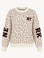 Maglione donna animalier beige con scritte New York - vista frontale ghost