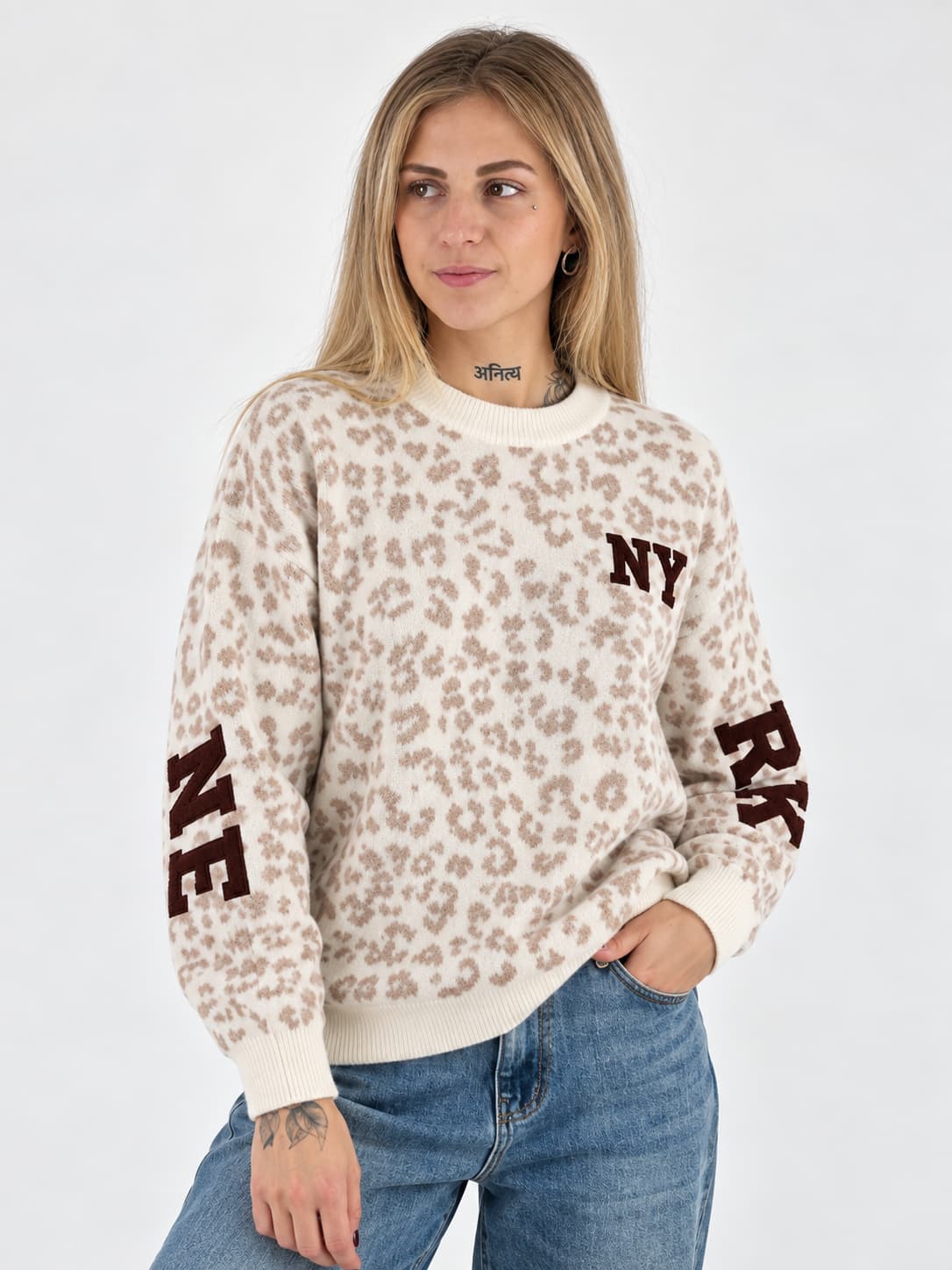 Maglione donna animalier beige con scritte New York - vista frontale
