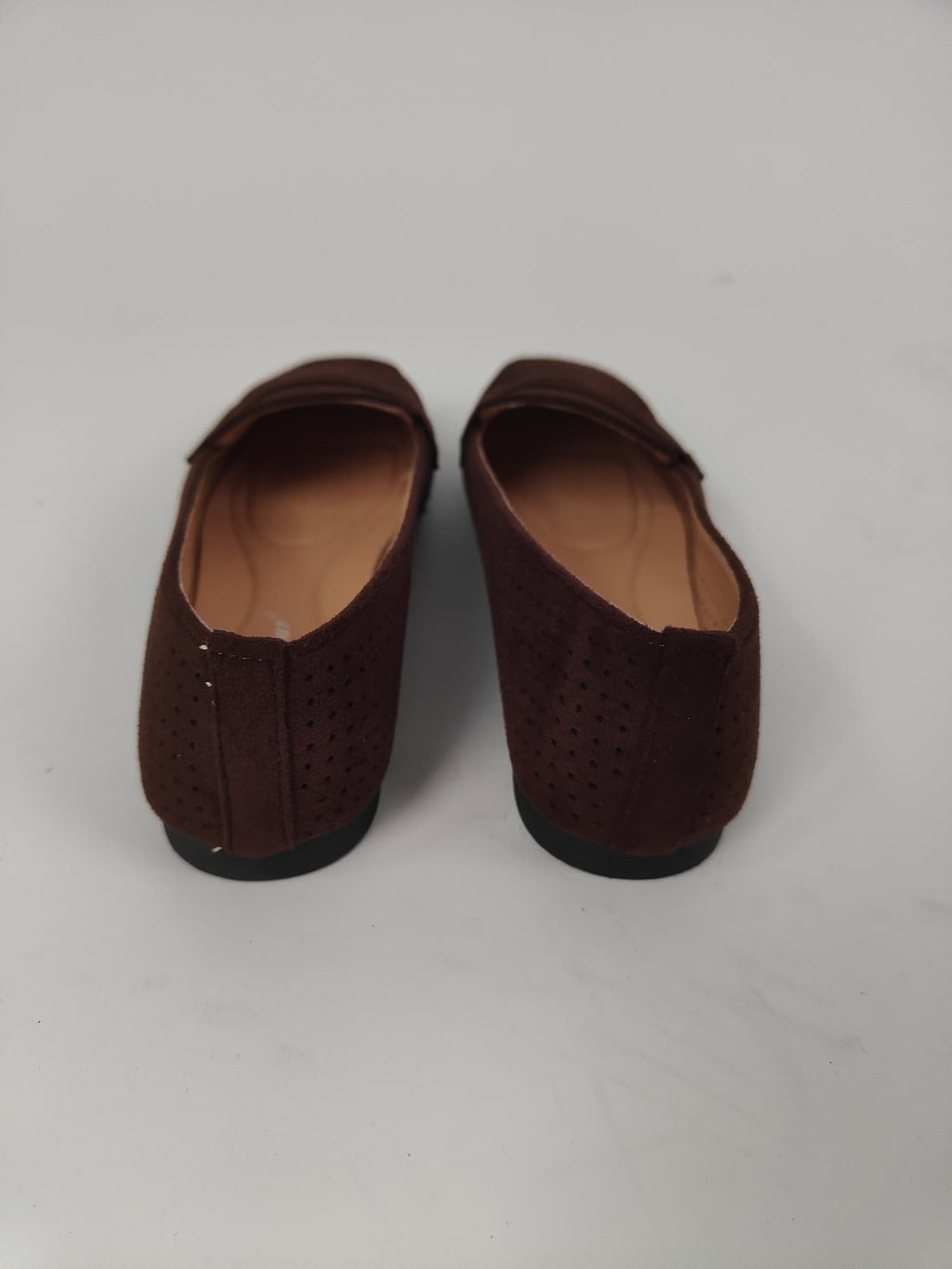 Mocassino da donna traforato effetto suede con design morbido e stile casual elegante. vista retro