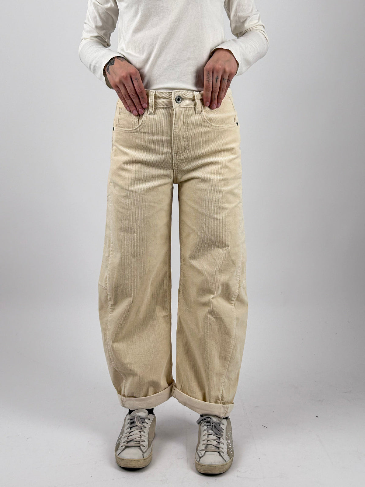 Pantalone Barrel panna in velluto vista frontale