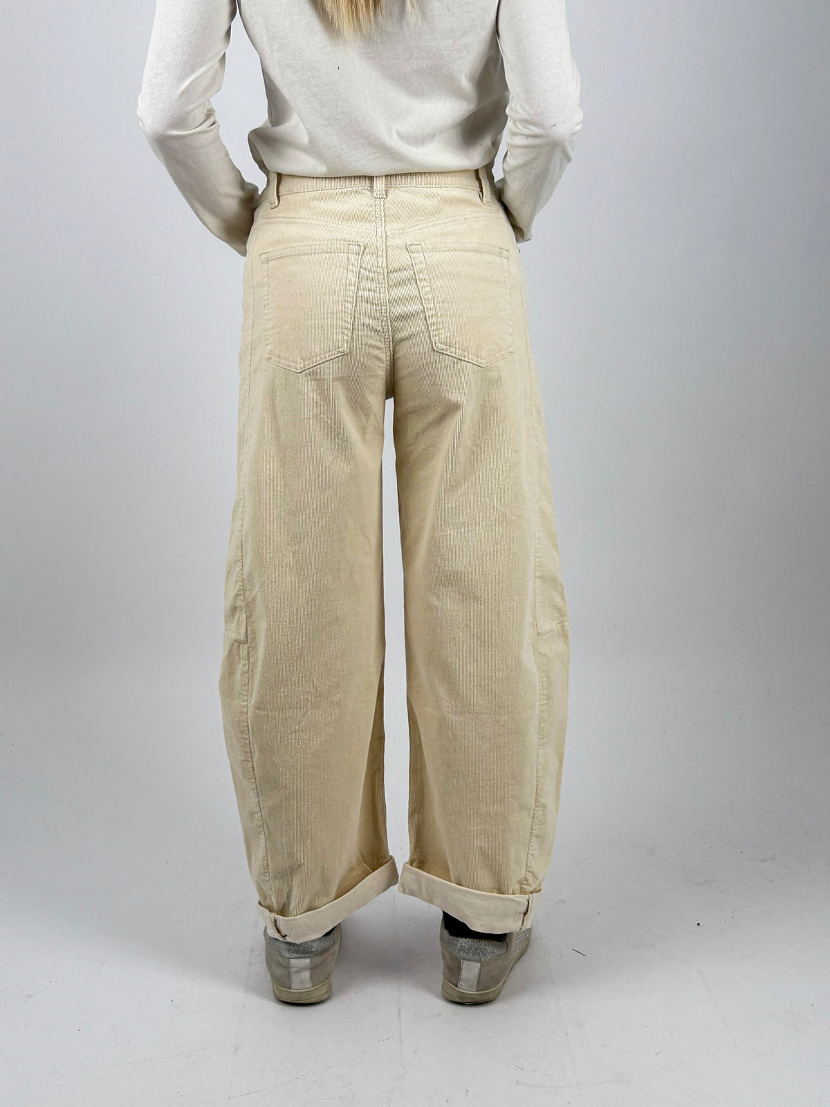 Pantalone Barrel panna in velluto vista posteriore
