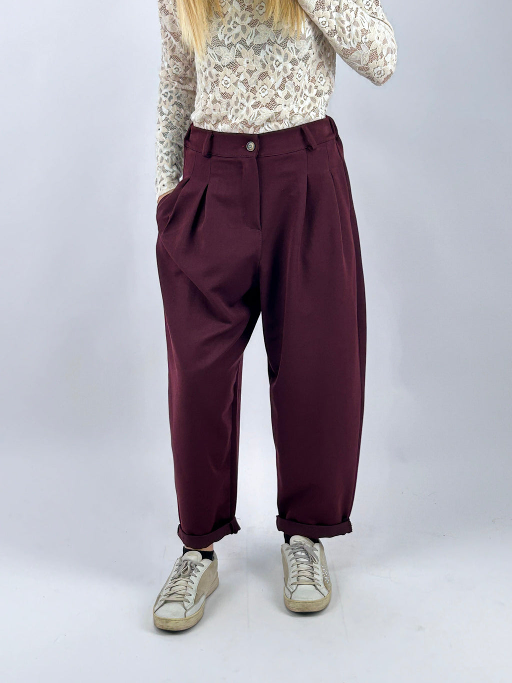 Pantalone donna con pinces e vita elasticizzata sul retro bordo - vista frontale