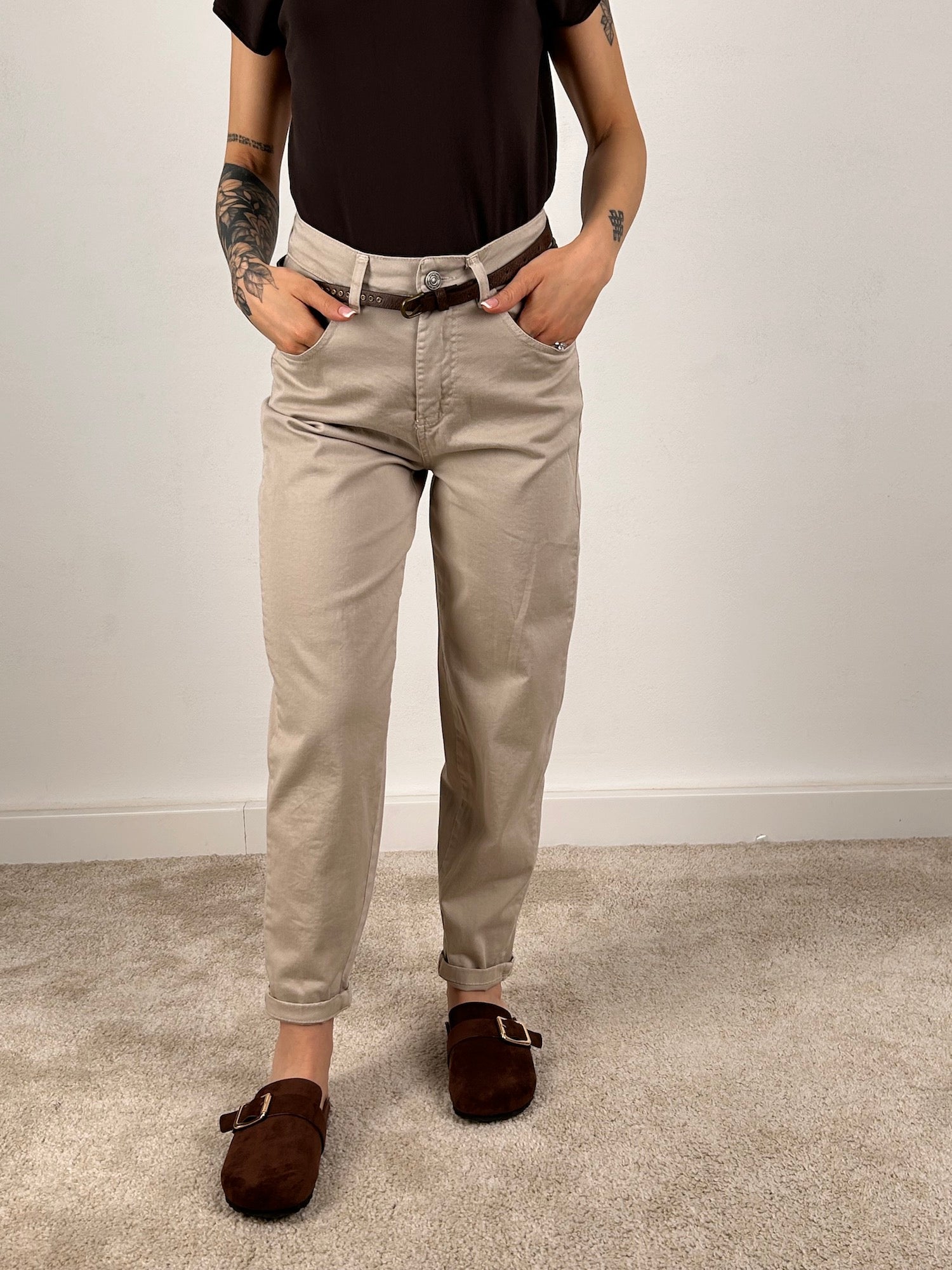antalone comfort fit – pantalone donna morbido elasticizzato, stile casual chic.vista frontale