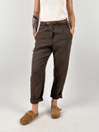 Pantalone donna morbido con vita elasticizzata e vestibilità rilassata. vista frontale