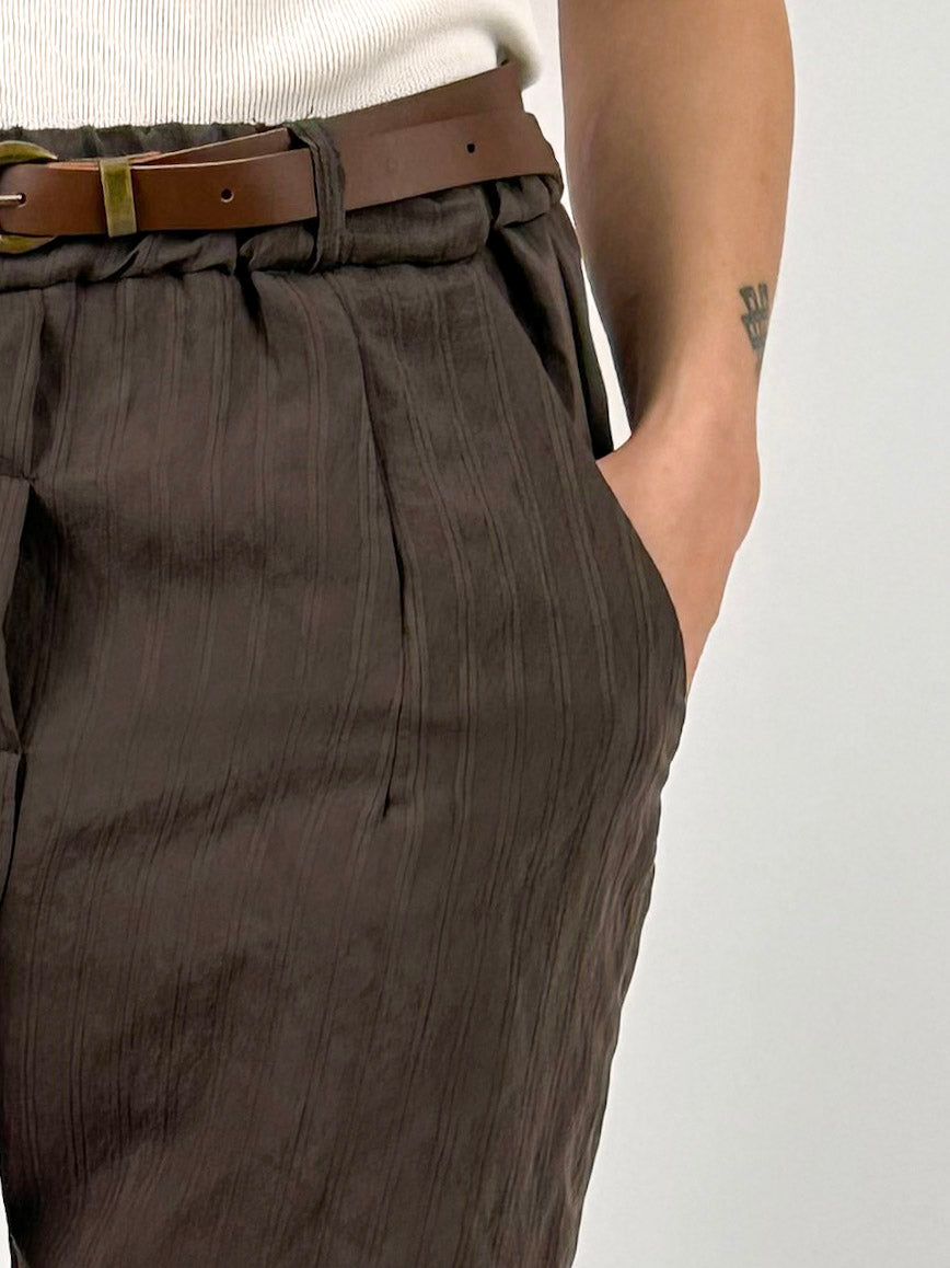 Pantalone donna morbido con vita elasticizzata e vestibilità rilassata. vista dettaglio