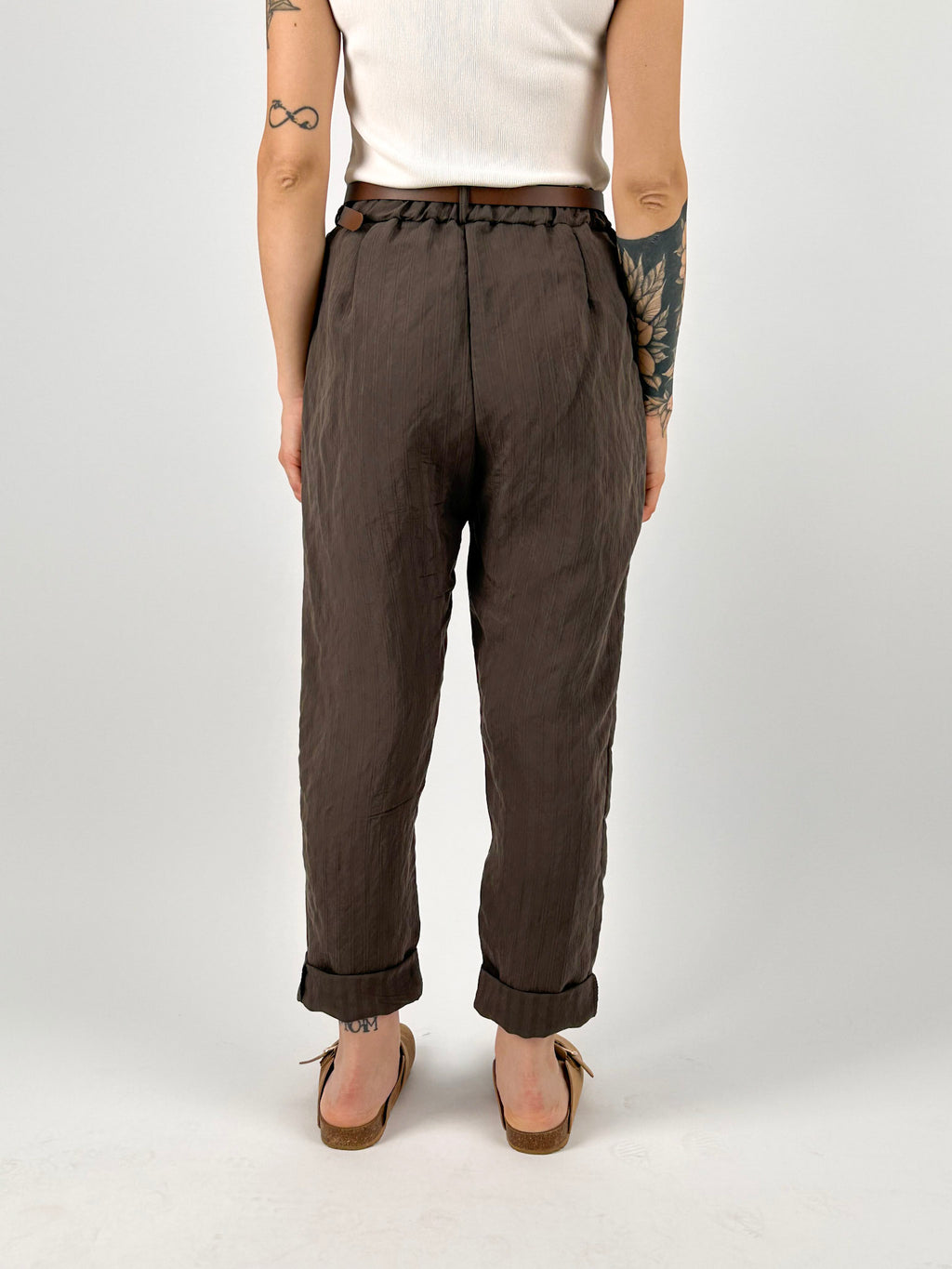 Pantalone donna morbido con vita elasticizzata e vestibilità rilassata. vista retro