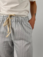 pantalone righe estiivo orlo pizzo. vista dettaglio