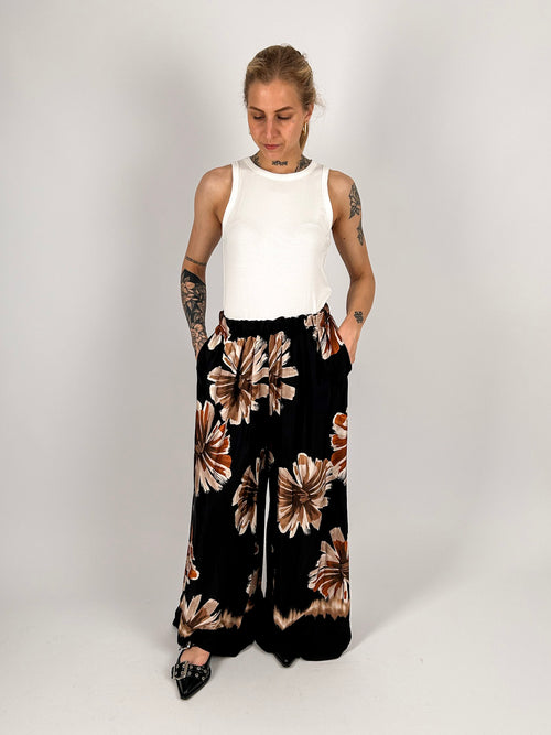 Pantalone donna ampio con fantasia floreale marrone e beige in viscosa - oufit completo