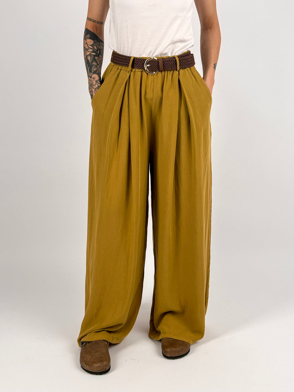 pantalone leggero con cintura senape palazzo - vista frontale