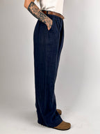 Pantalone donna in lino con cintura coordinata, vita elasticizzata e gamba ampia - vista laterale blu