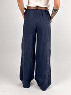 Pantalone donna in lino con cintura coordinata, vita elasticizzata e gamba ampia - vista retro blu