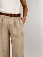 Pantalone donna in lino con cintura coordinata, vita elasticizzata e gamba ampia - vista dettaglio beige