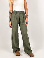 Pantalone donna in puro lino verde militare con vita elasticizzata e gamba morbida - vista frontale