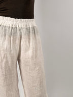 Pantalone donna in puro lino bianco con vita elasticizzata e gamba morbida - vista dettaglio