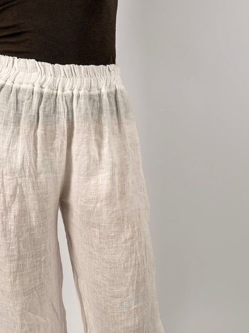 Pantalone donna in puro lino bianco con vita elasticizzata e gamba morbida - vista dettaglio