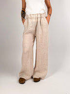 Pantalone donna in lino con vita elasticizzata e gamba ampia - vista frontale beige
