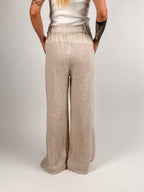 Pantalone donna in lino con vita elasticizzata e gamba ampia - vista retro beige