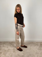antalone comfort fit – pantalone donna morbido elasticizzato, stile casual chic.laterale
