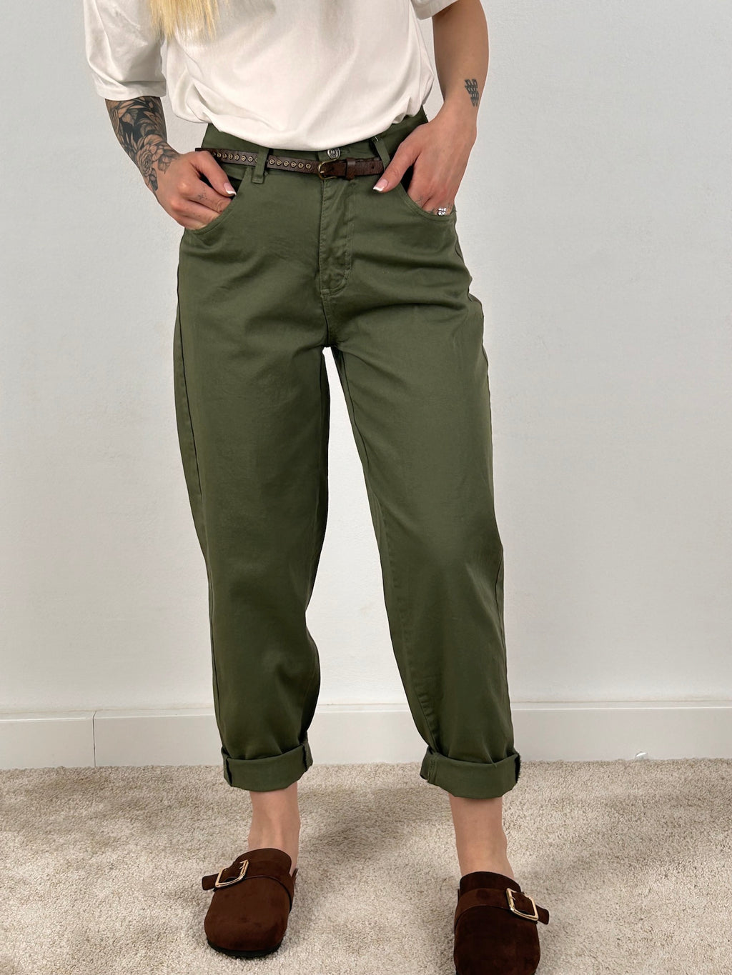 antalone comfort fit – pantalone donna morbido elasticizzato, stile casual chic. vista frontale