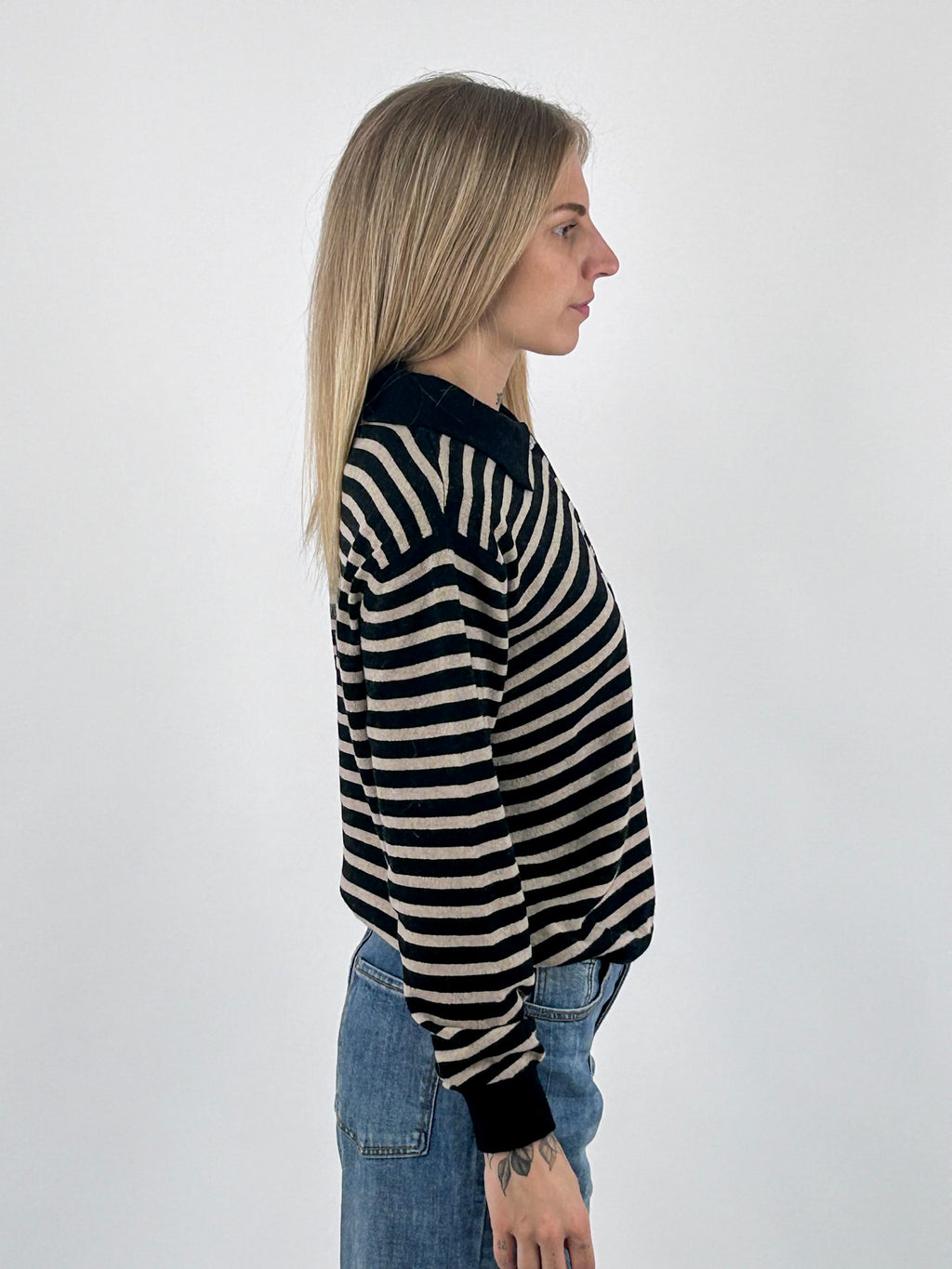 Polo donna a righe con colletto a contrasto e bottoni nero - vista laterale