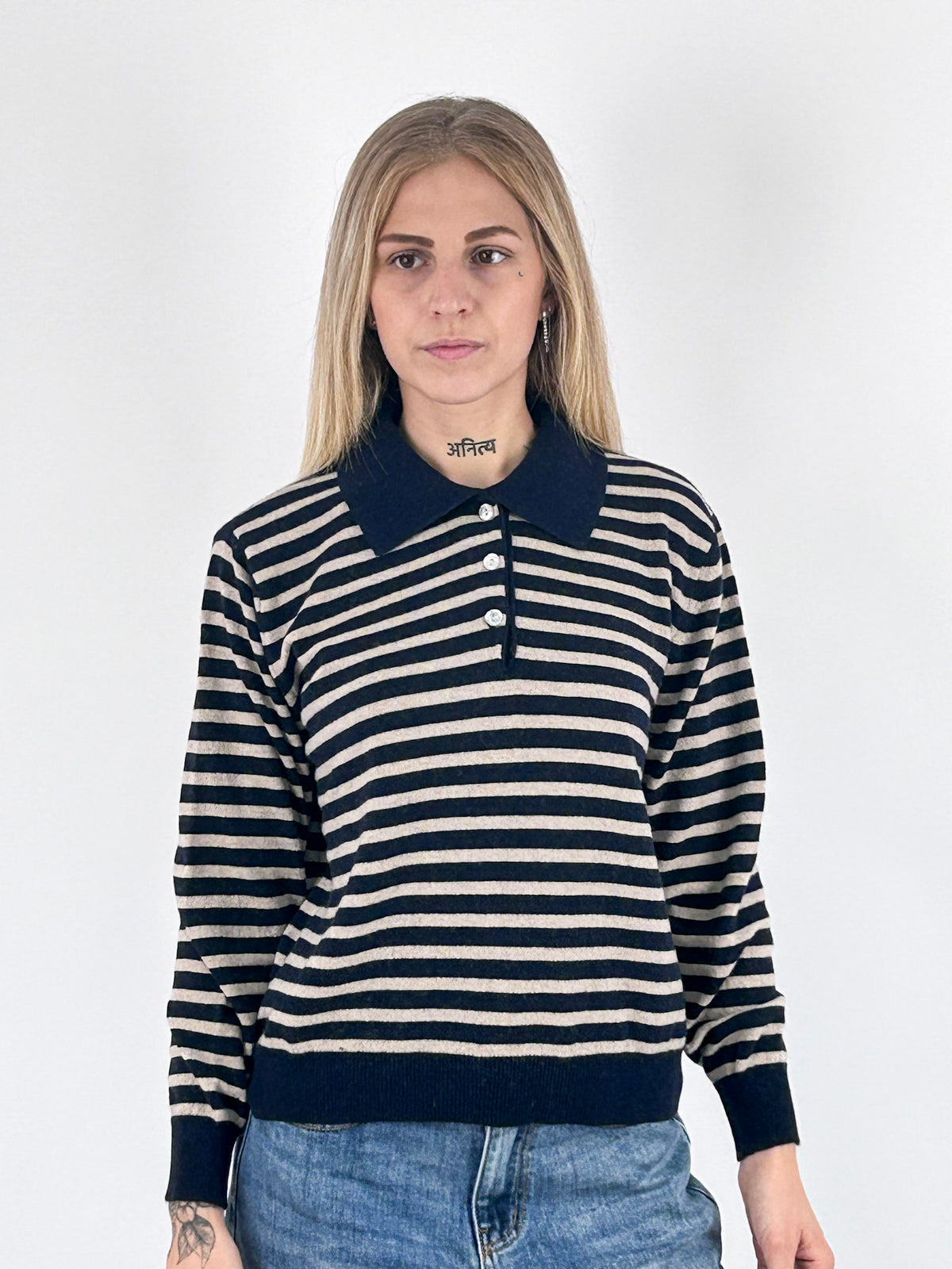 Polo donna a righe con colletto a contrasto e bottoni blu - vista frontale
