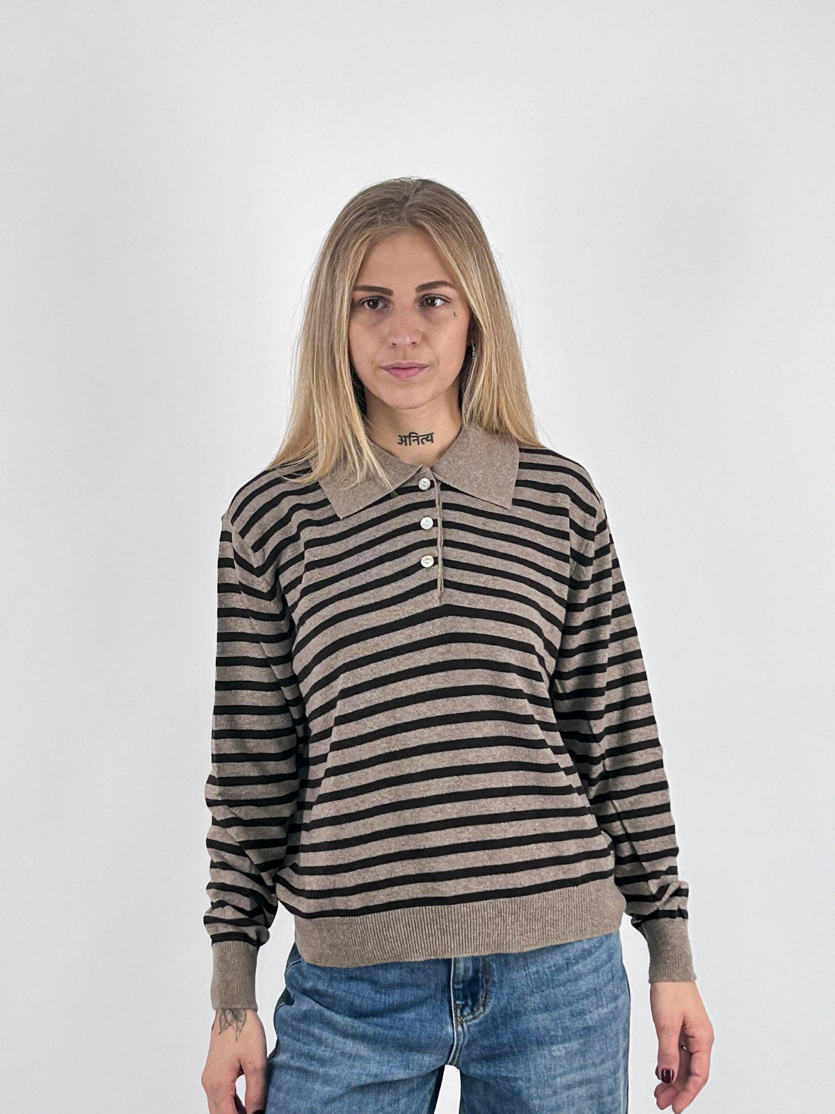 Polo donna a righe con colletto a contrasto e bottoni tortora - vista frontale