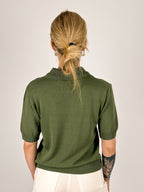 Polo donna in maglia verde militare con colletto classico e bottoni frontali - vista retro