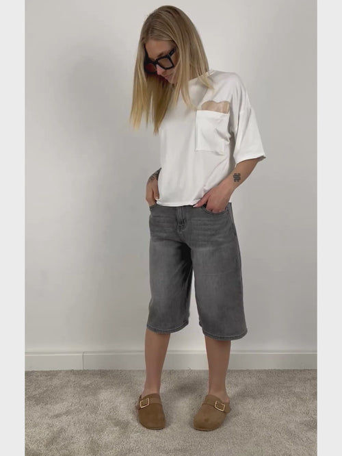 Video modella con bermuda donna