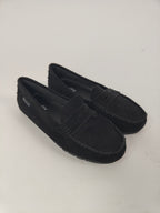 Mocassino da donna effetto suede con cuciture a vista e design classico casual. vista frontale nero