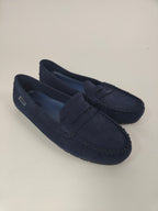 Mocassino da donna effetto suede con cuciture a vista e design classico casual. vista frontale blu
