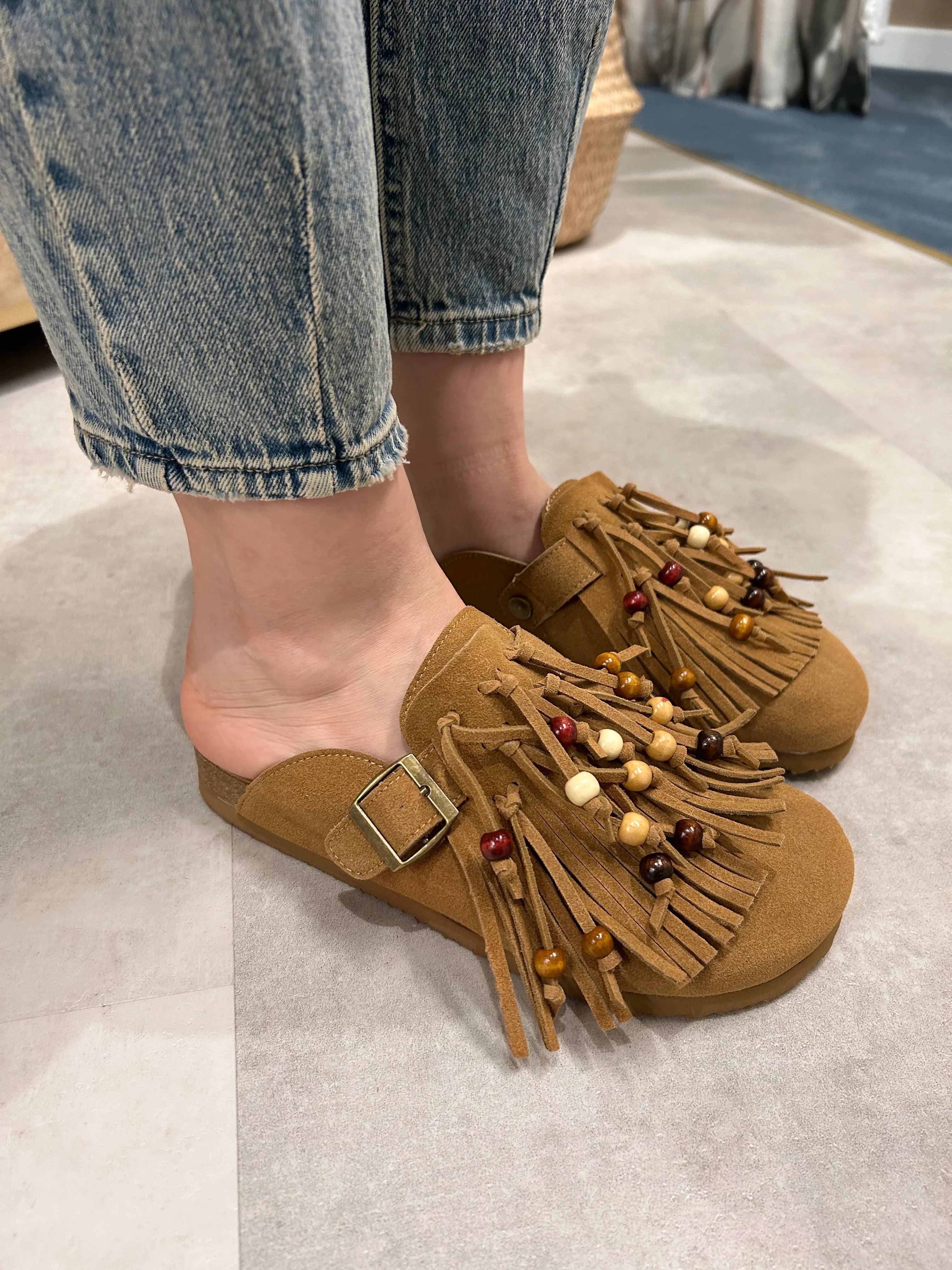 Sabot con frange – scarpa donna sabot con dettaglio frange, stile boho chic