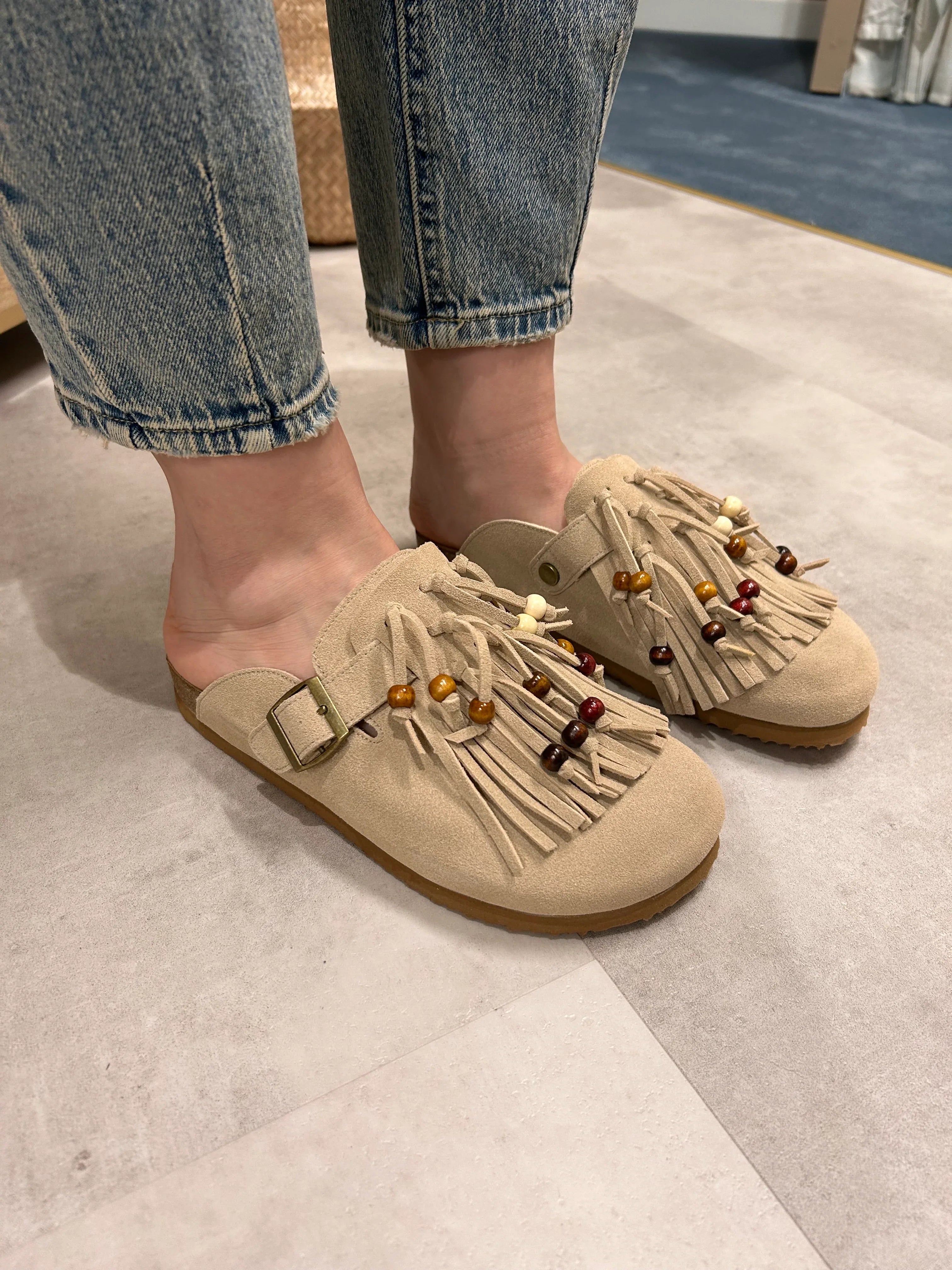 Sabot con frange – scarpa donna sabot con dettaglio frange, stile boho chic