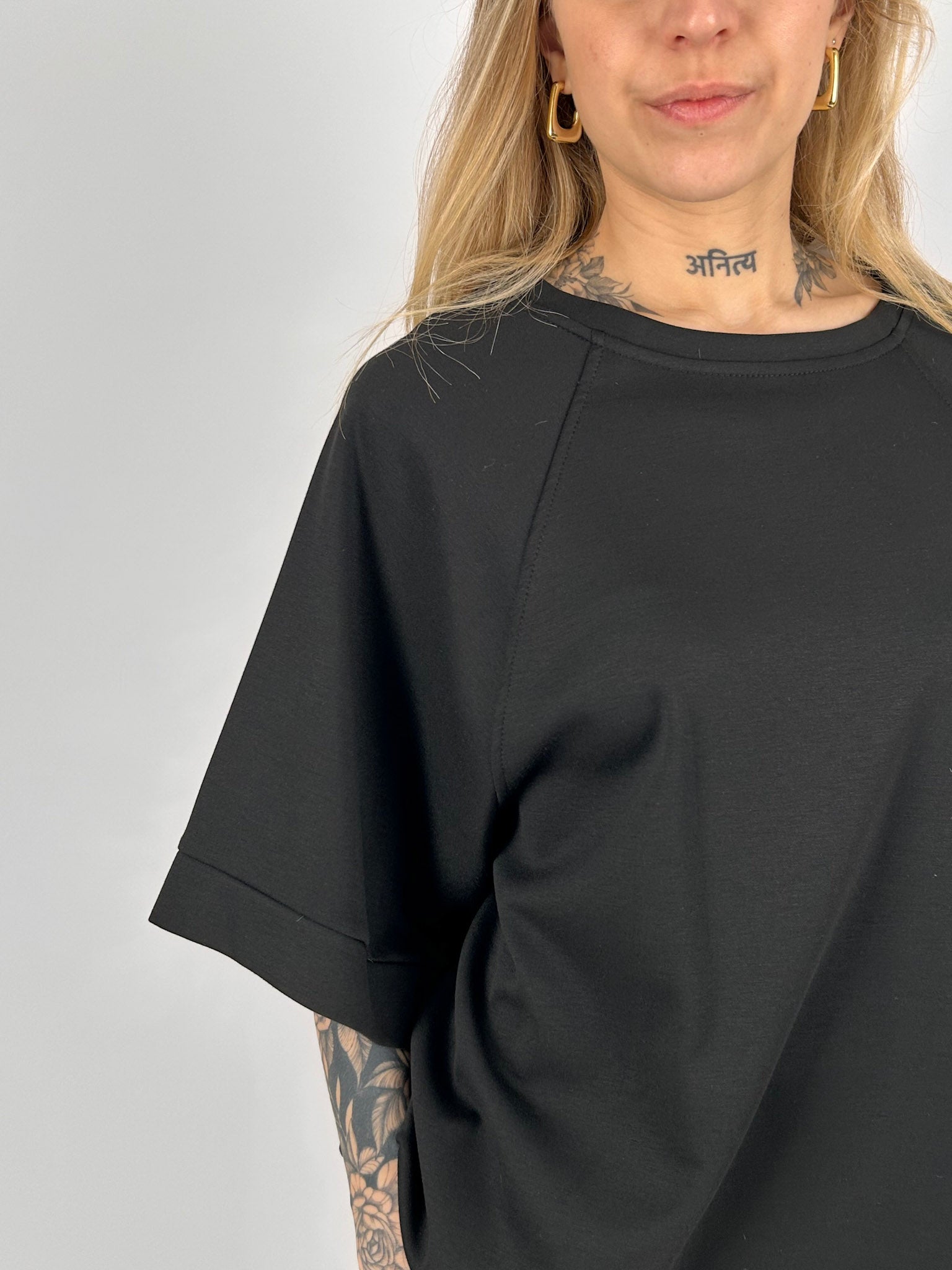 Completo Bergamo Nero da donna con maglia morbida e pantalone coordinato - dettaglio tessuto
