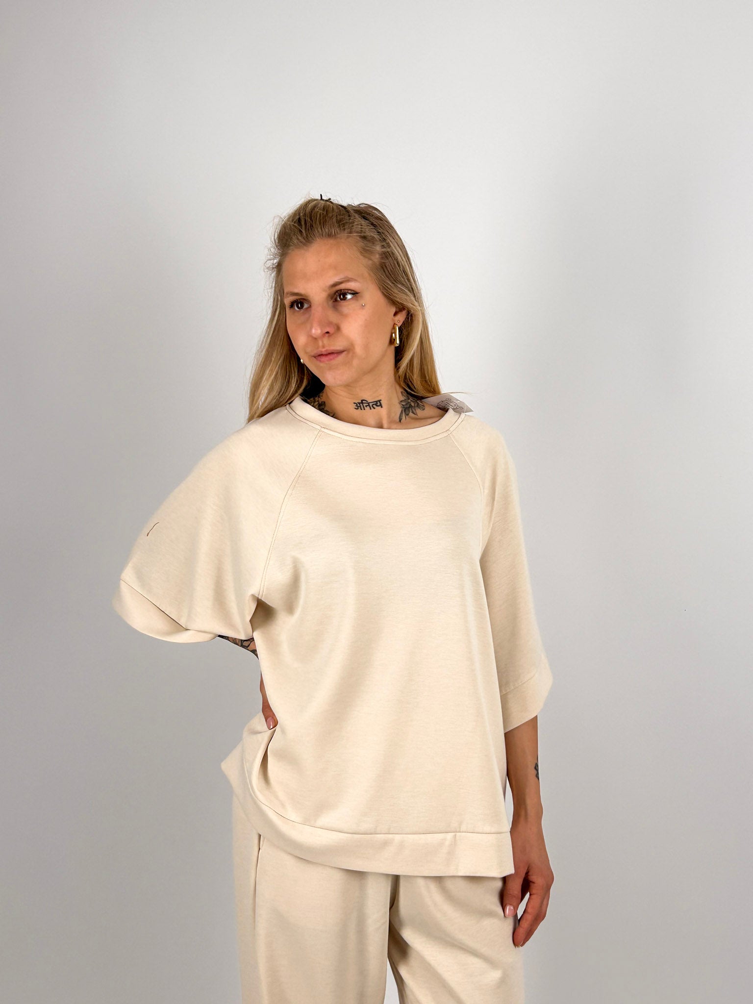Completo Bergamo Panna da donna con maglia morbida e pantalone coordinato - vista felpa