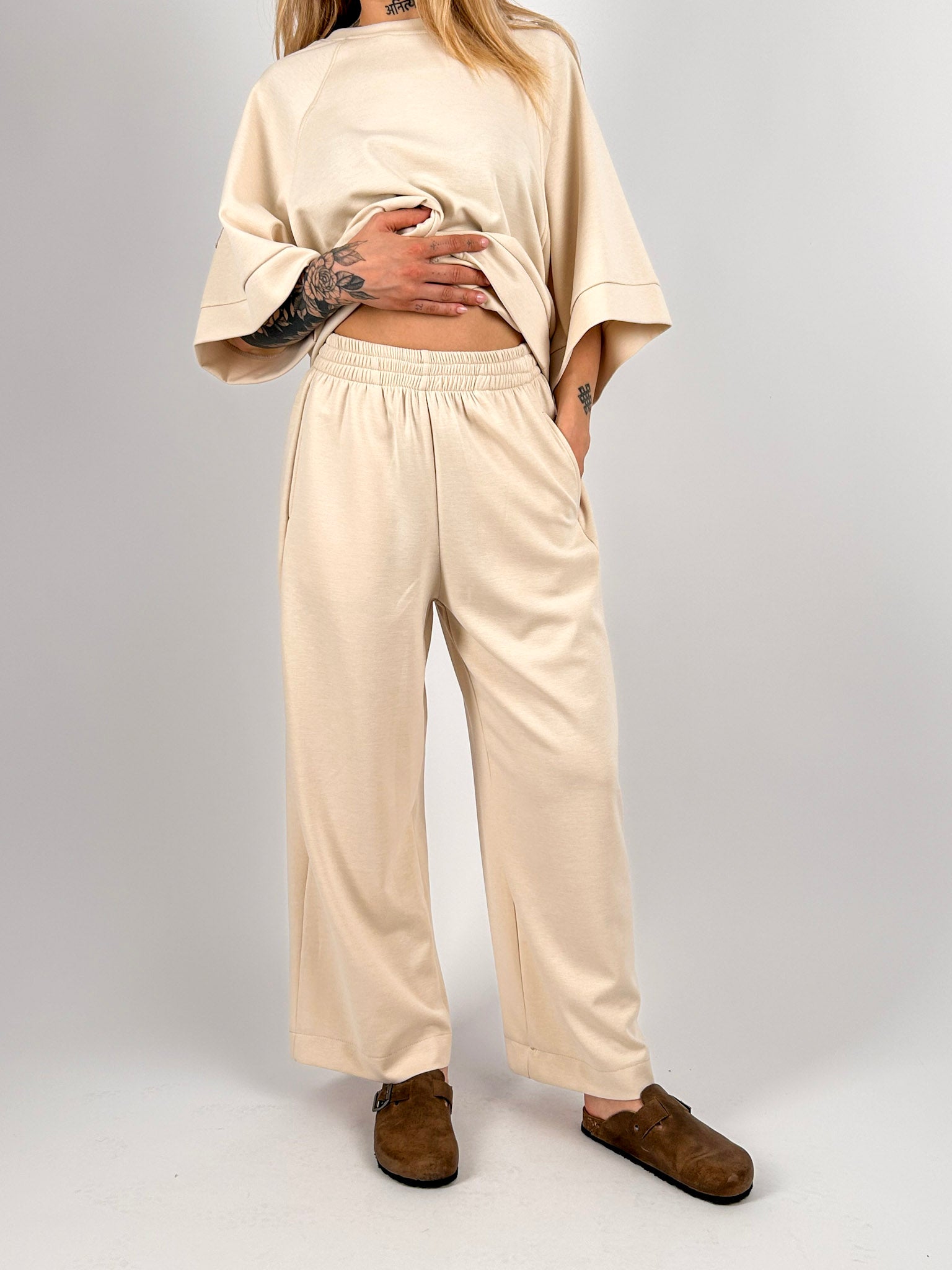 Completo Bergamo Panna da donna con maglia morbida e pantalone coordinato - vista pantalone