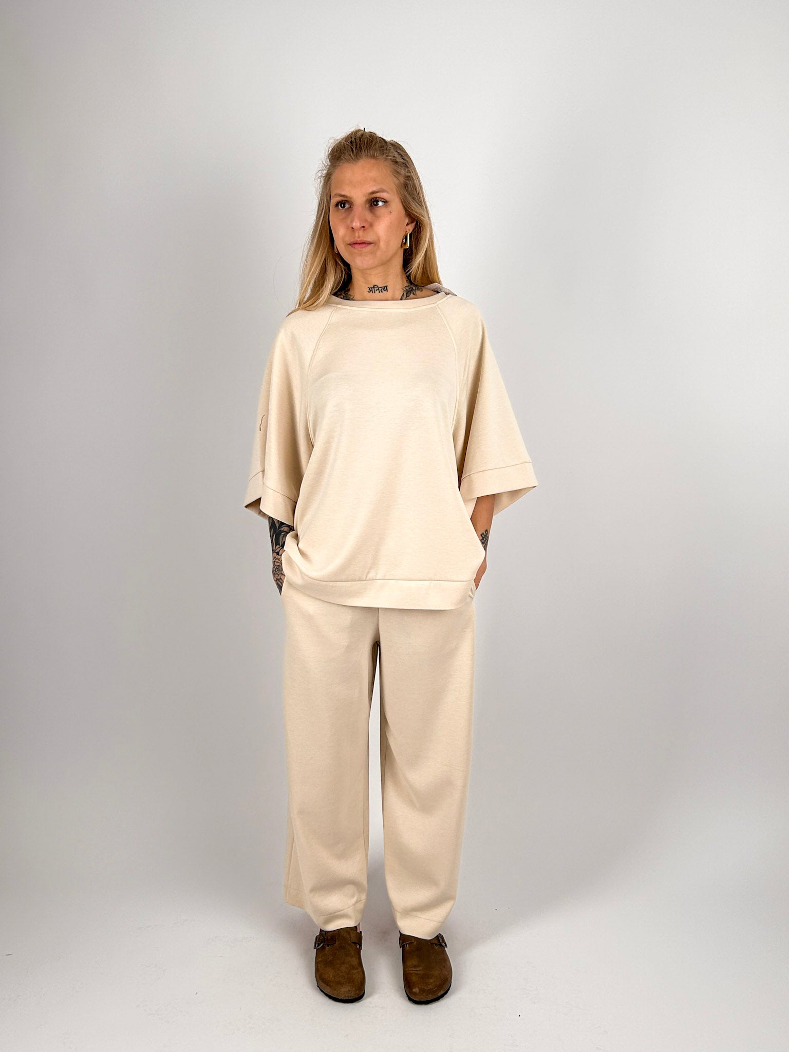 Completo Bergamo Panna da donna con maglia morbida e pantalone coordinato - vista frontale