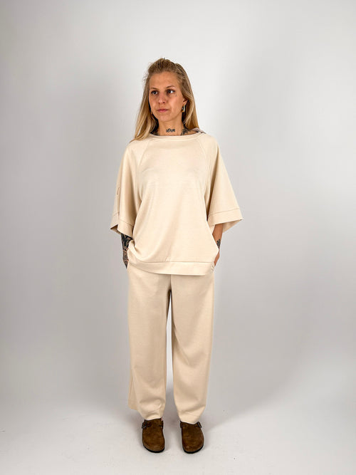 Completo Bergamo Panna da donna con maglia morbida e pantalone coordinato - vista frontale