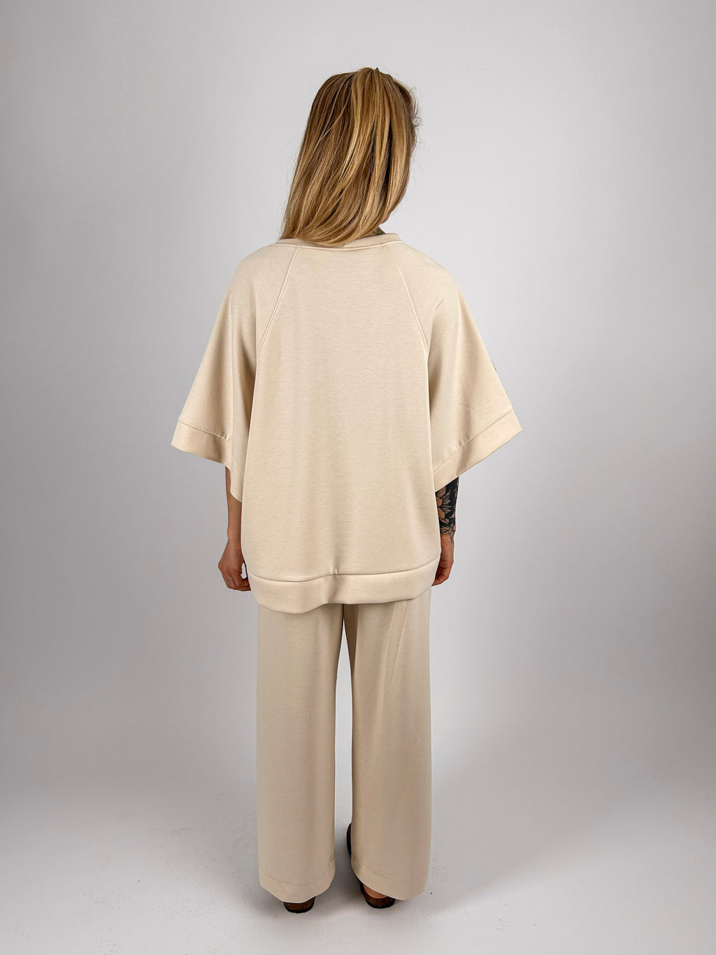 Completo Bergamo Panna da donna con maglia morbida e pantalone coordinato - vista retro