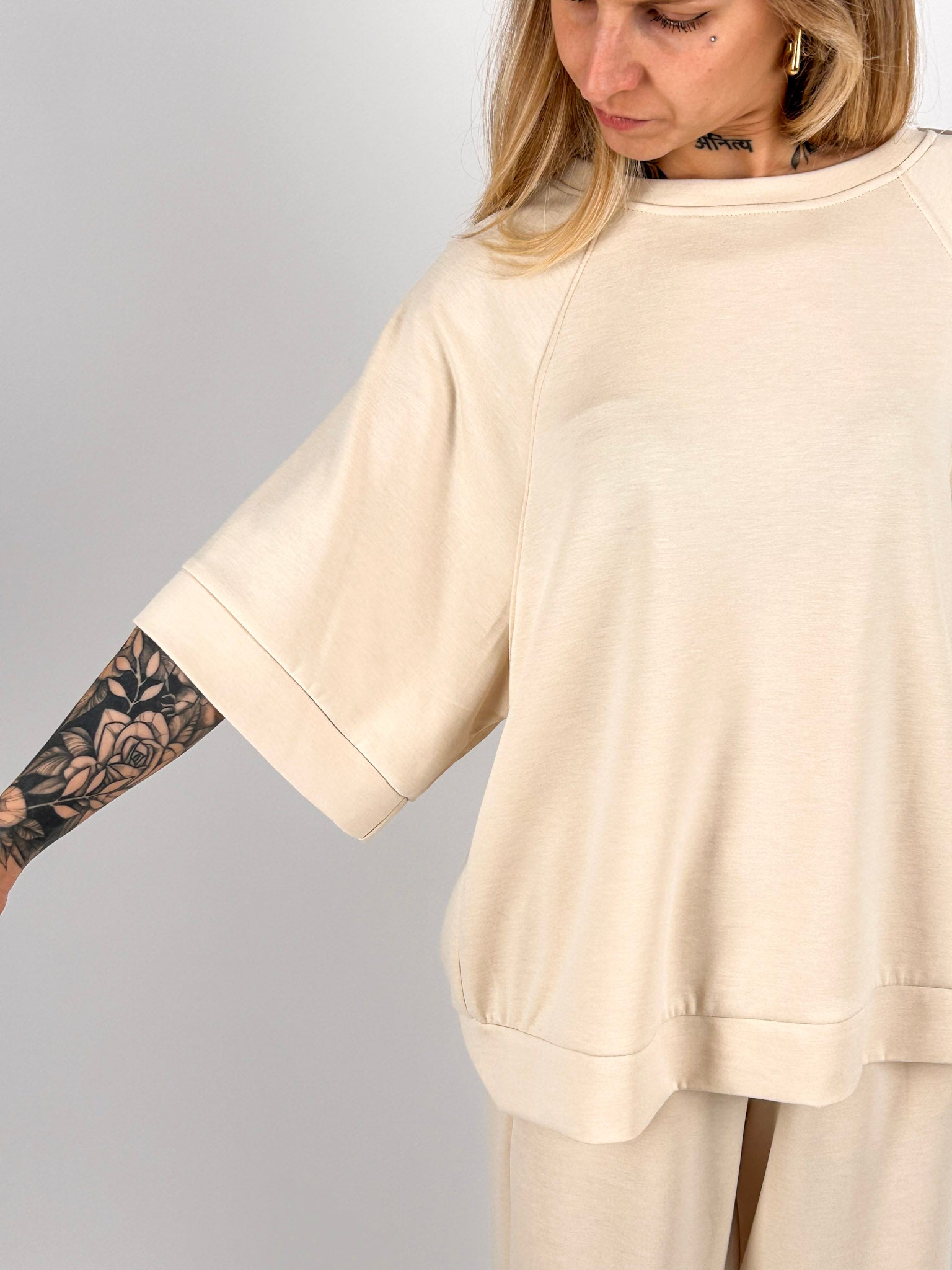 Completo Bergamo Panna da donna con maglia morbida e pantalone coordinato - dettaglio manica