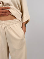 Completo Bergamo Panna da donna con maglia morbida e pantalone coordinato - dettaglio pantalone