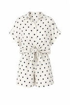 Coordinato donna a pois con camicia morbida e shorts elasticizzati. immagine gost
