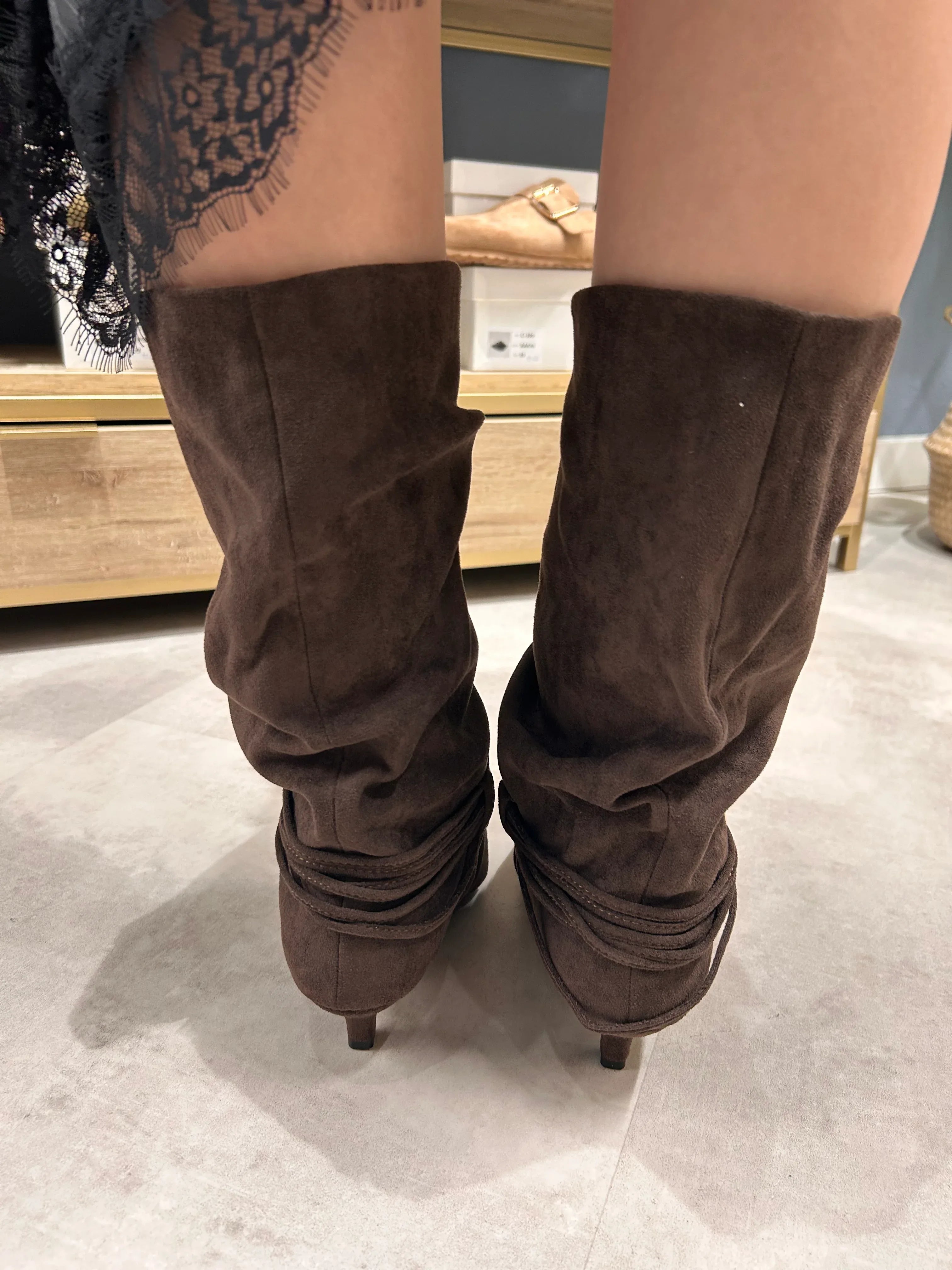 12. Stivaletto Morbido Stivaletto morbido – stivale basso donna in materiale morbido, stile casual elegante

