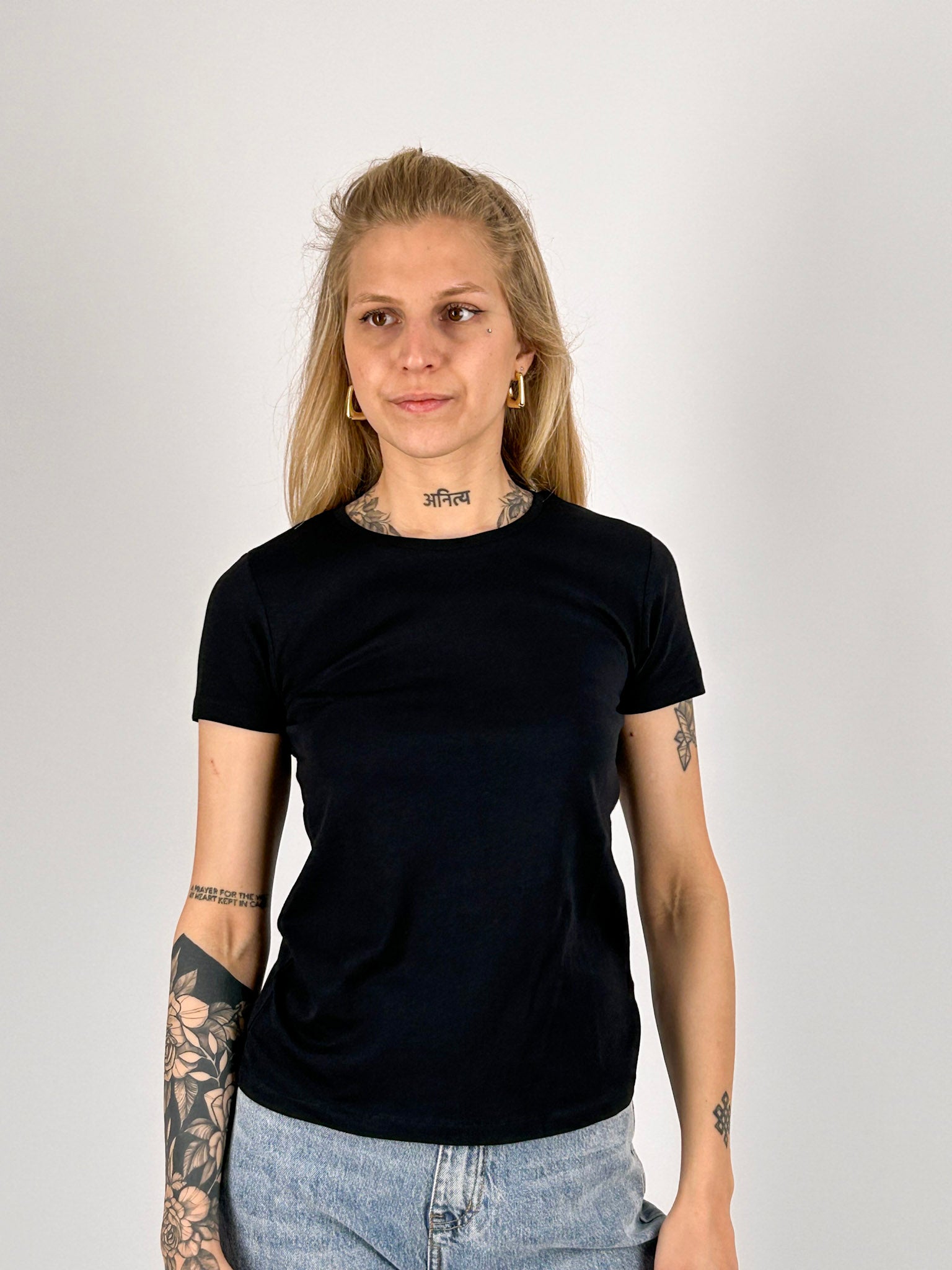 t-shirt basic Nero hangard lab cotone organico - vista frontale