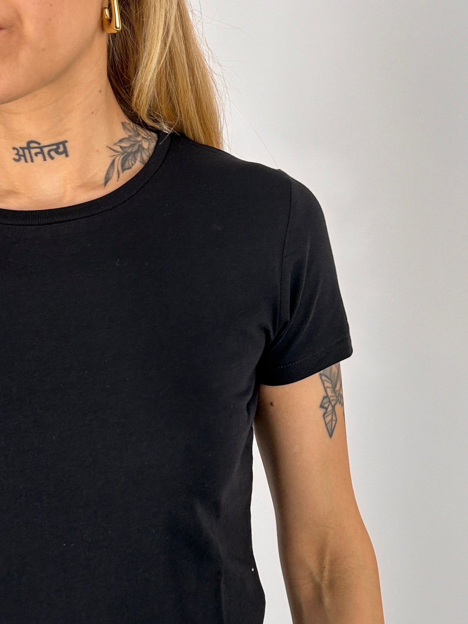 t-shirt basic Nero hangard lab cotone organico - dettaglio tessuto