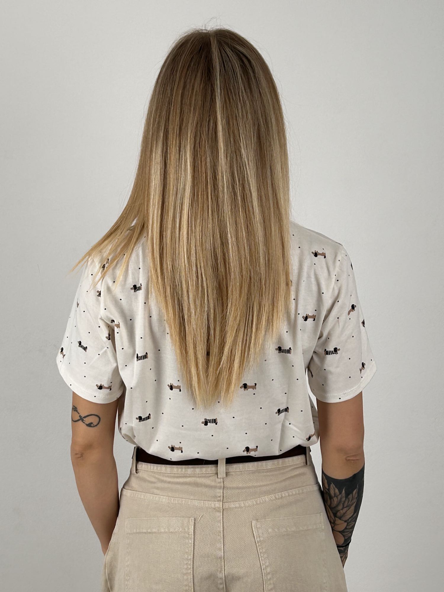 i T-shirt Mini Bassotti – t-shirt donna con stampa bassotti mini, stile casual fun irresistibile.vista frontale