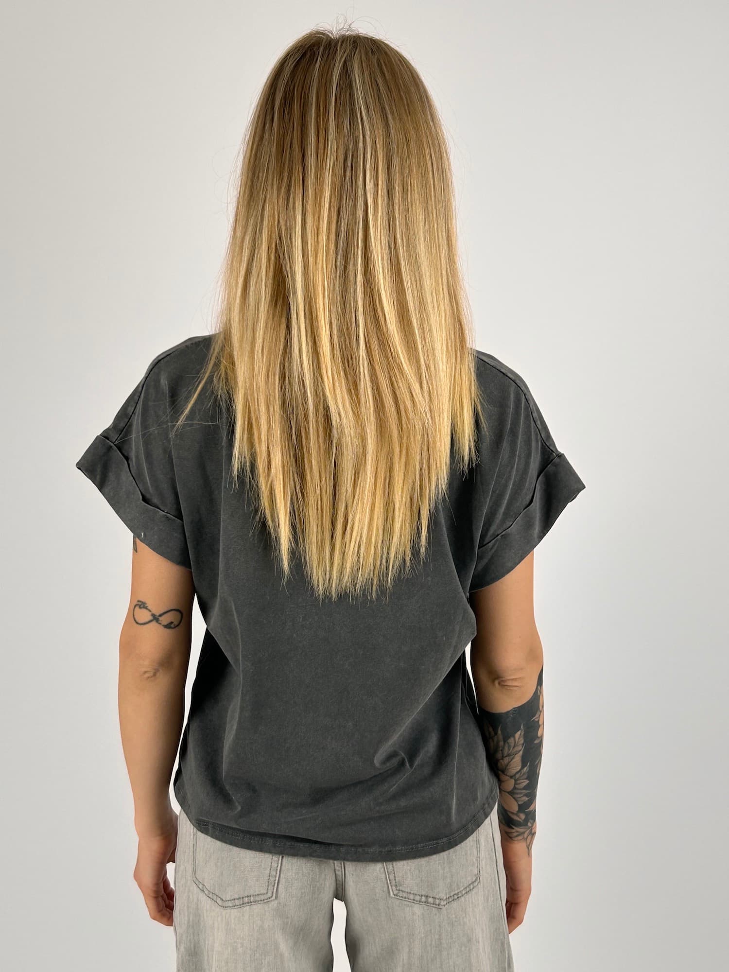 T-shirt in cotone grigio con stampa cane - vista retro 