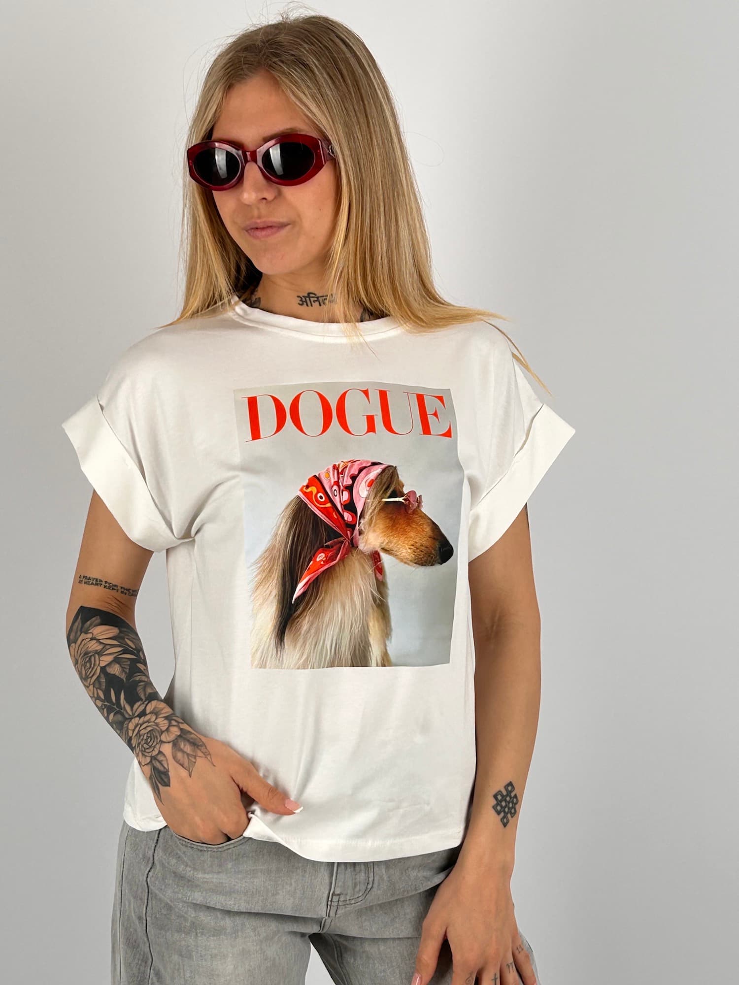 T-shirt in cotone bianco con stampa cane - vista frontale 