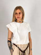 T-shirt donna bianco con dettaglio volant laterale - vista frontale