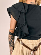 T-shirt donna nero con dettaglio volant laterale - vista dettaglio