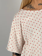 T-shirt donna con fantasia micro pois e vestibilità morbida stile casual moderno. vista dettaglio